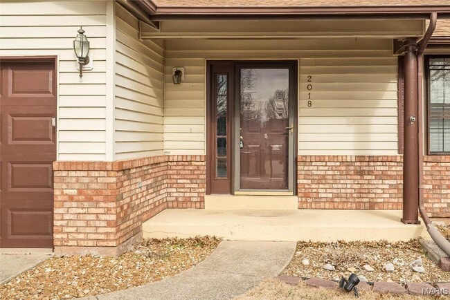 Building Photo - 2018 Creekpoint Dr