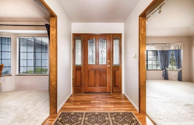 Building Photo - 2880 Spalding Dr
