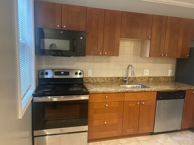 Building Photo - 1209 Madison St