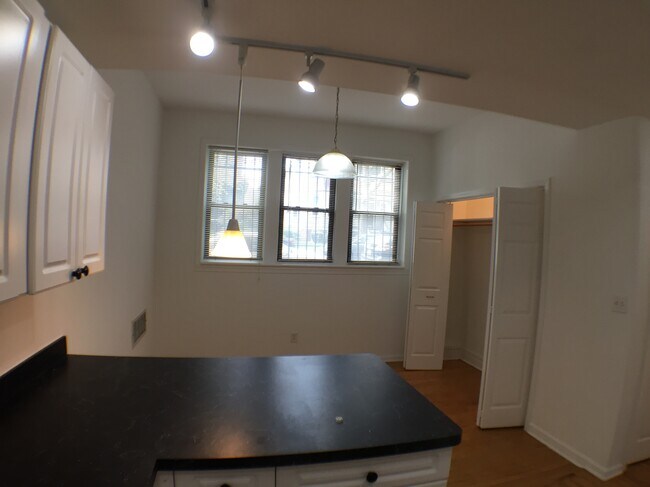 Foto del edificio - 4201 N Winchester Ave