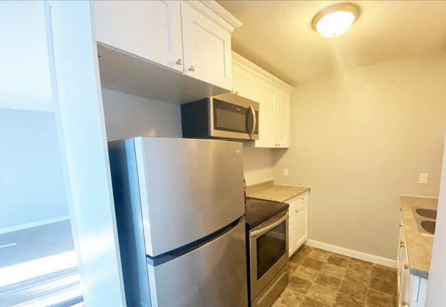 Building Photo - Manor 99