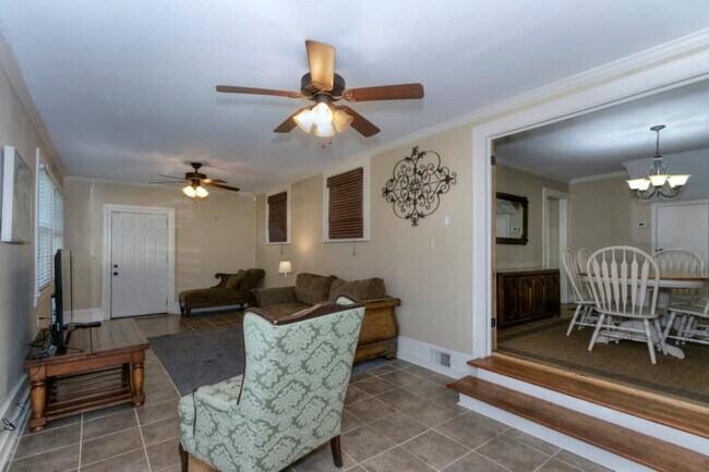 Foto del edificio - 1416 S Dixon Dr