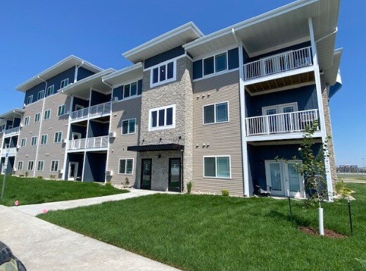 Foto del edificio - Carlson Place Apartments