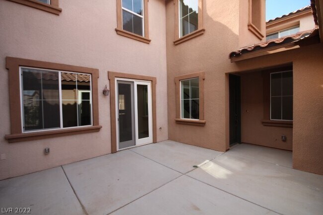 Foto del edificio - 11388 Newton Commons Dr