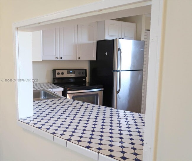 Building Photo - 1690 NE 191st St