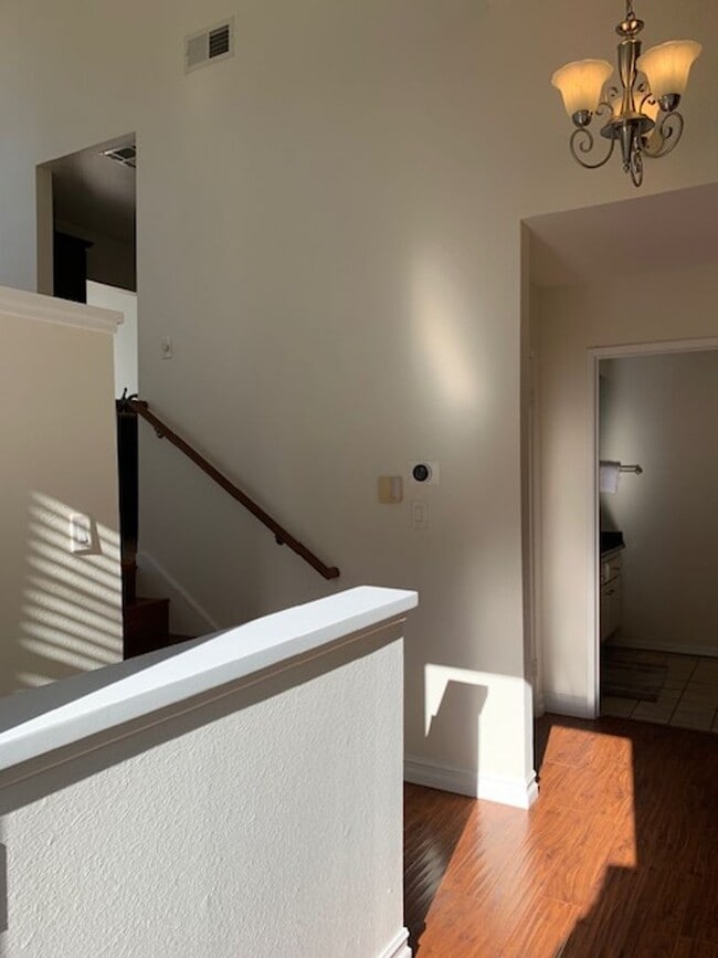 Building Photo - 407 Shoreview Dr