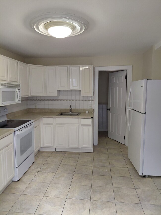 Cocina - 41 Saratoga Ave