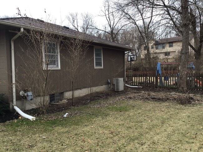 Building Photo - COMING SOON!! 3 bed, 2 bath Newly Remodeled