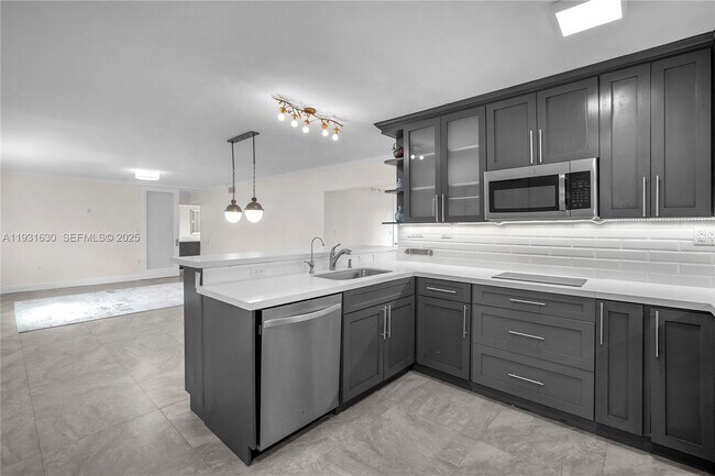 Foto del edificio - 3265 Virginia St