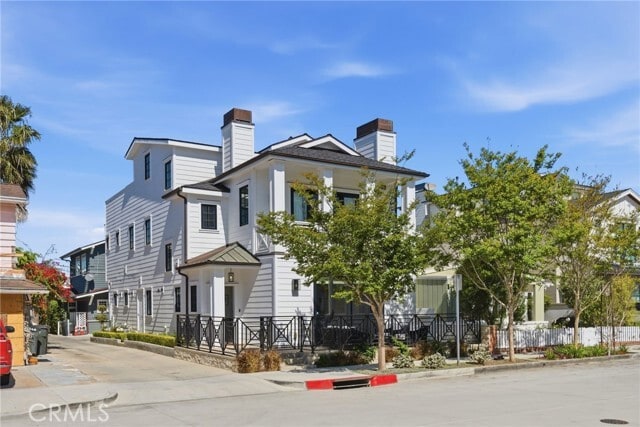 Foto del edificio - 305 Montero Ave