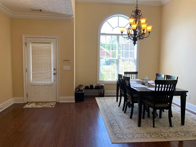 Dining - 1425 Cloverbrook Cir