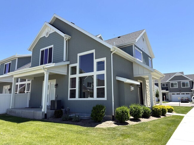 Building Photo - Available Now! Modern Townhome with Unfinished Basement & Washer/Dryer Included