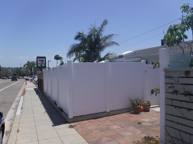 Foto del edificio - 2255 Garnet Ave