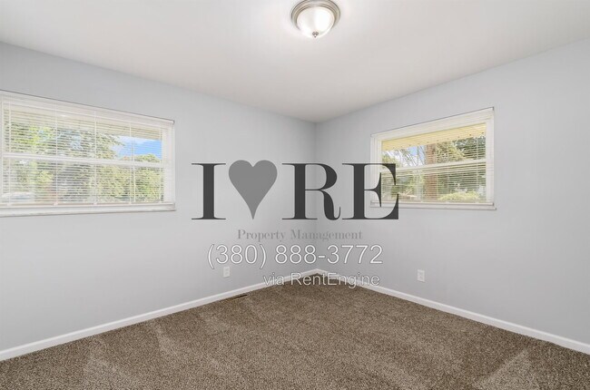 Foto del edificio - 1329 Elaine Rd