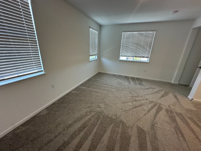 Building Photo - 1652 Matmor Rd