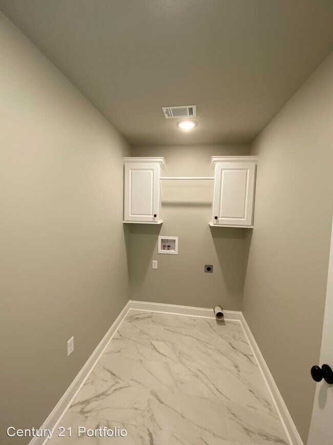 Building Photo - 4 br, 2 bath House - 3100 Creekview