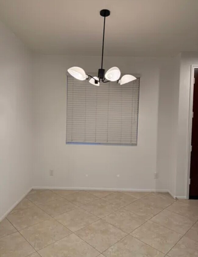 Dining area - 28063 Catherine Dr