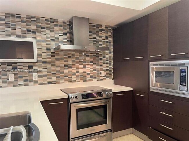 Foto del edificio - 250 Sunny Isles Blvd