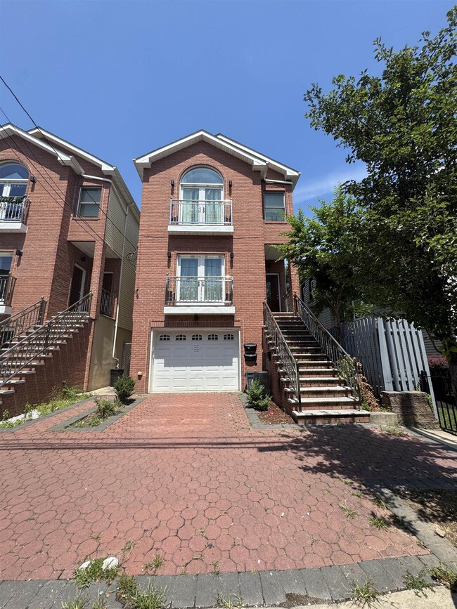 Building Photo - 58 Bostwick Ave