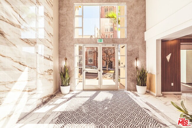 Foto del edificio - 1759 N Gower St