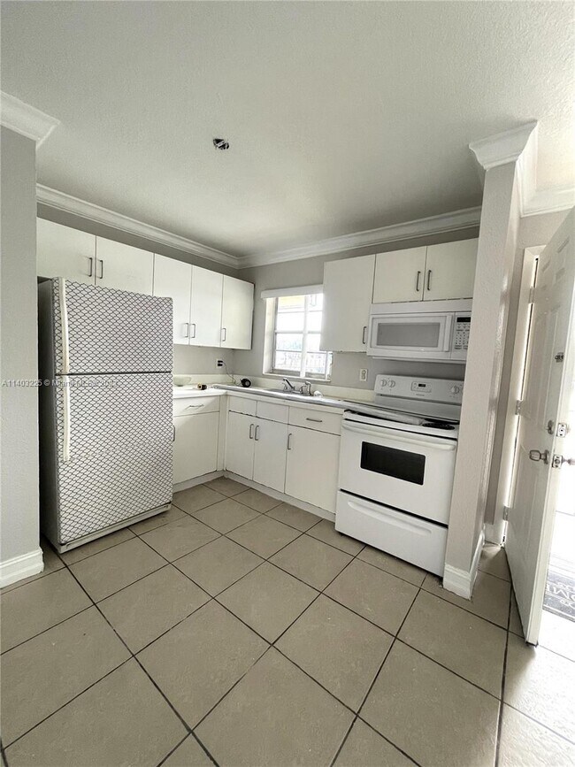 Foto del edificio - 412 Lakeside Dr