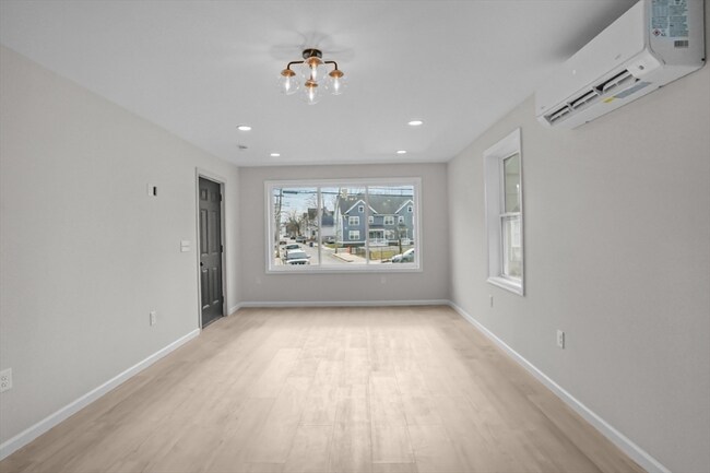 Foto del edificio - 53 Comstock Ave