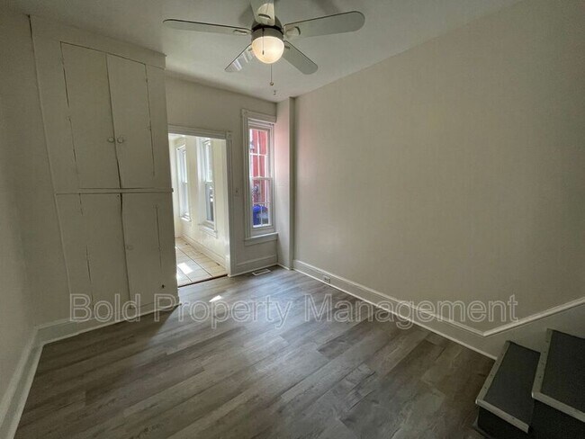 Building Photo - 1330 Kenny St