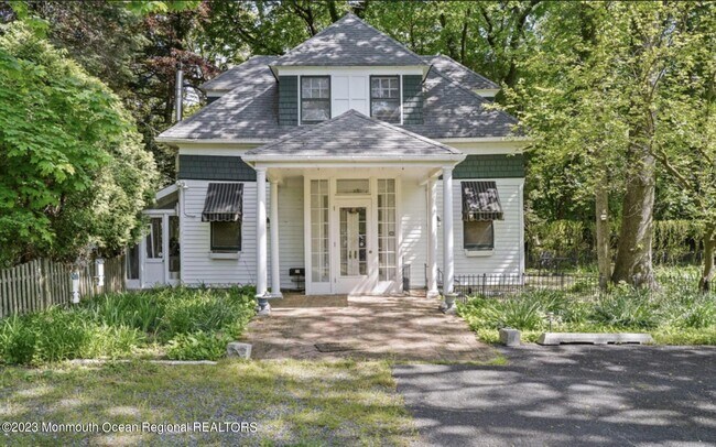 Building Photo - 247 Cedar Ave
