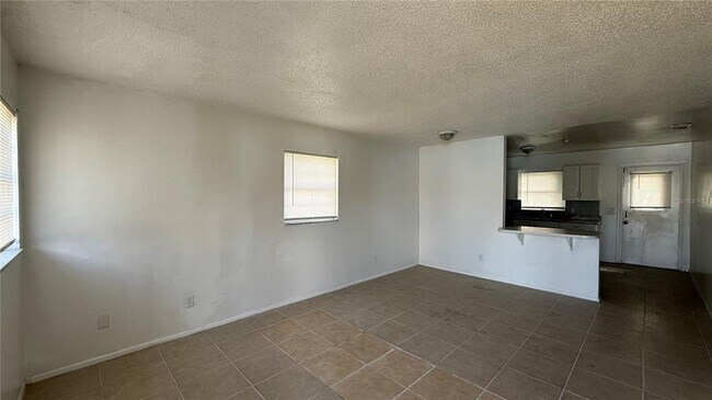 Foto del edificio - 325 W Pierce St