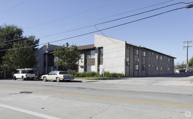 Building Photo - 6129 Cahuenga Blvd