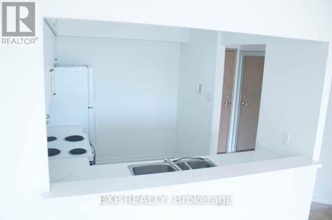 Building Photo - 55 Elm Dr W