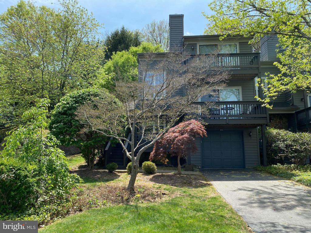 Primary Photo - 42 Chicopee Dr