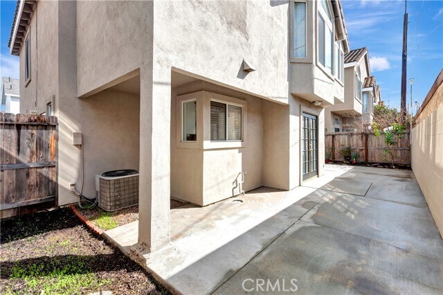 Building Photo - 2557 Orange Ave