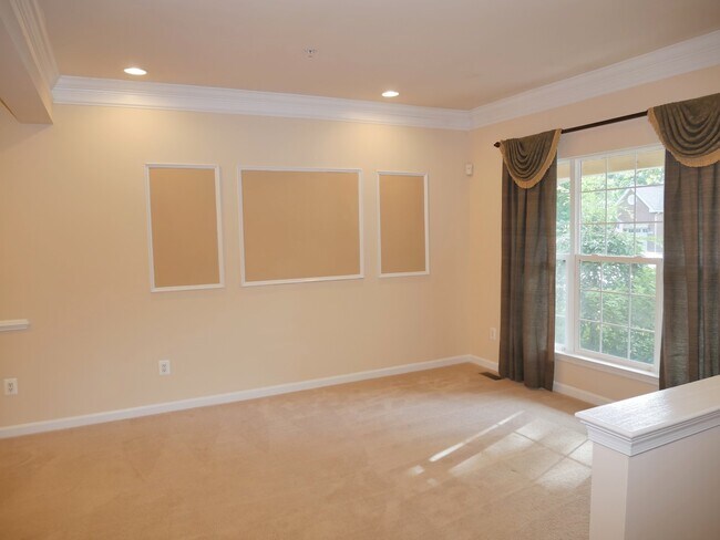 Building Photo - Gorgeous Former Model 4 Bed 2.5 Bath Townh...