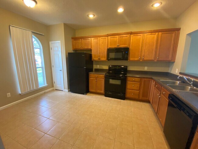 Building Photo - Cozy 3 Bed/2 Bath Home, Centrally Located in a Quiet Cul-de-Sac! *1/2 OFF Security Deposit for Ac...