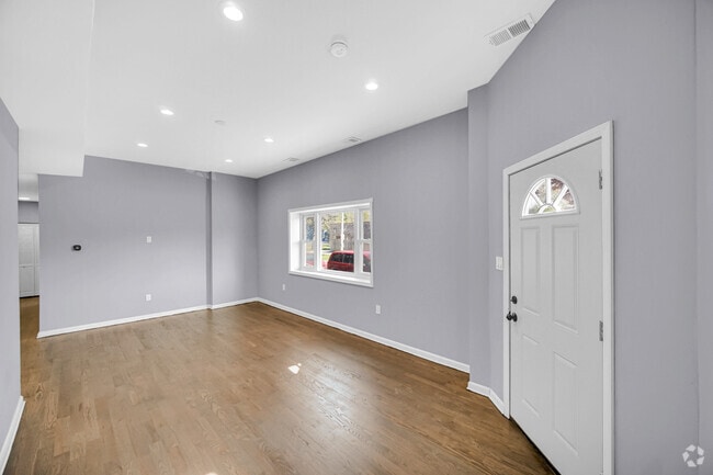 Building Photo - 4335 Lawndale Ave