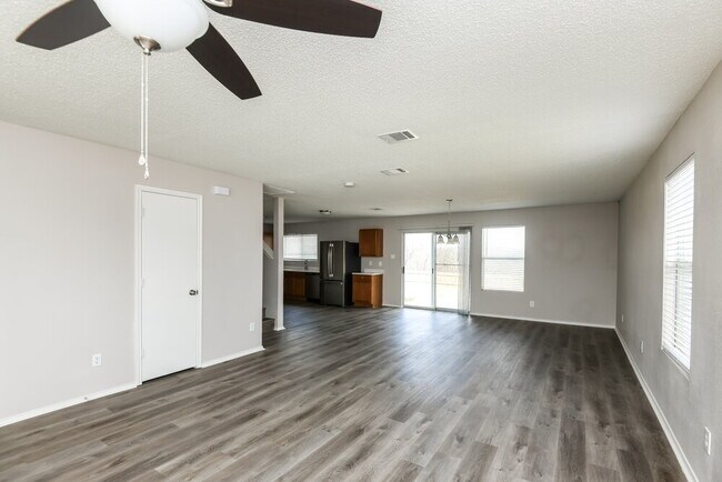 Building Photo - 907 Blue Sky Dr