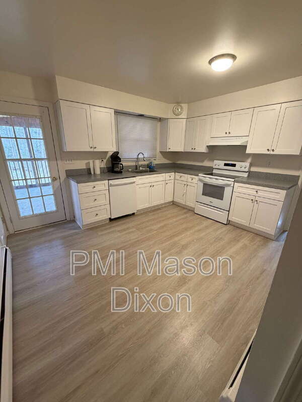 Foto del edificio - 9710 Gwynn Park Dr