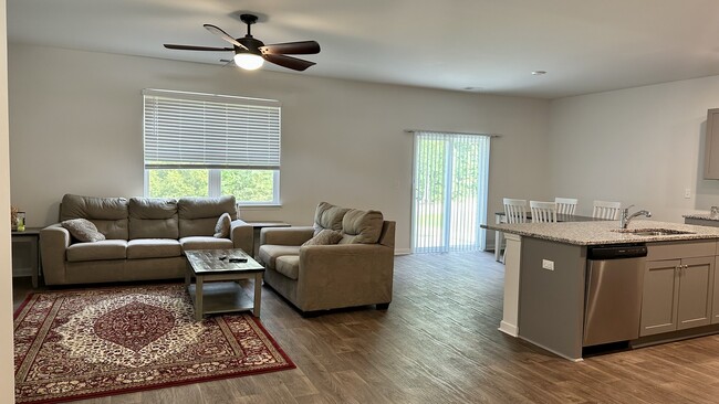 Foto del edificio - 9755 Roseberry St