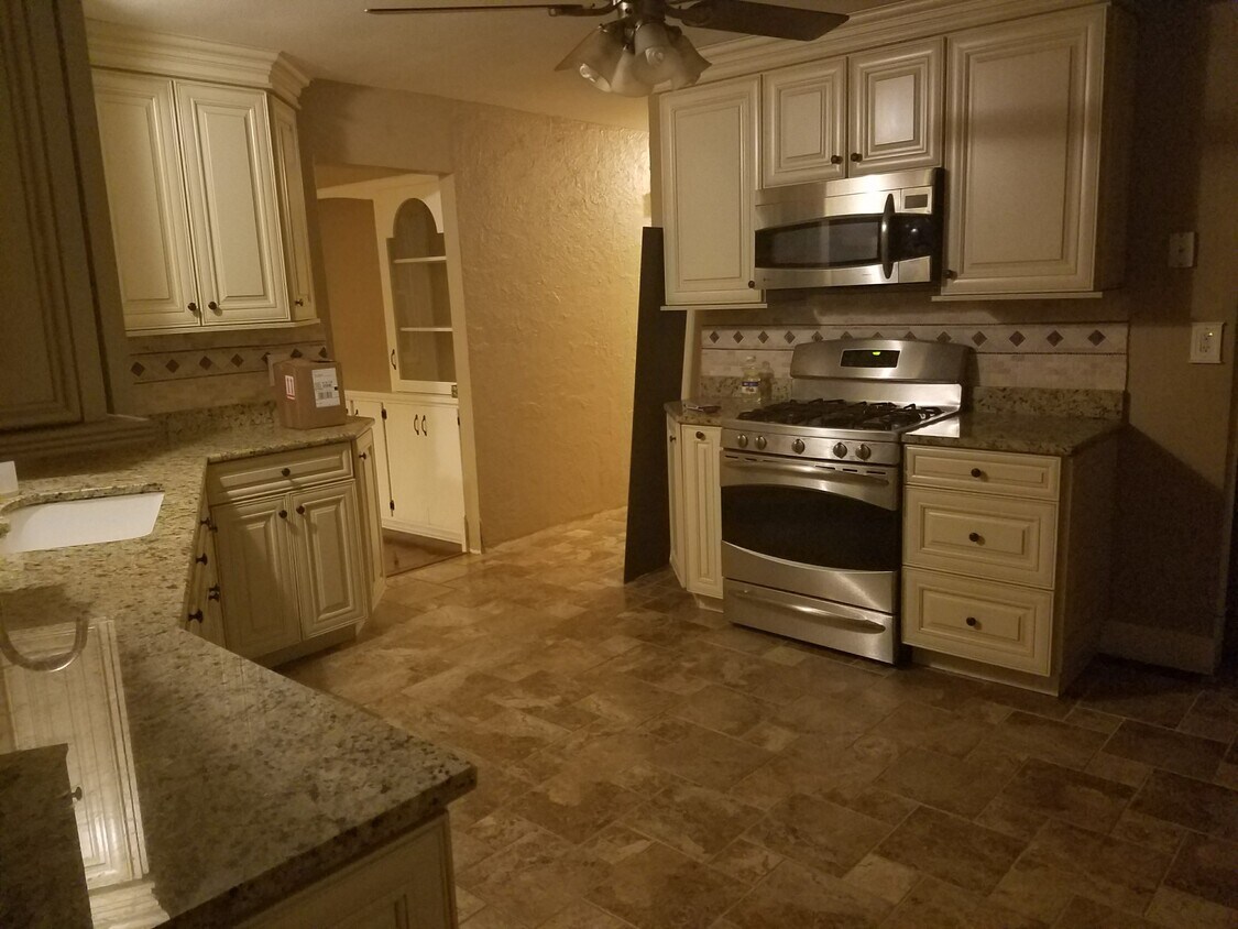 9106 S Shepard Ave, Oak Creek, WI 53154 House Rental in Oak Creek, WI