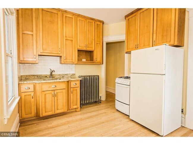 Building Photo - 3336 16th Ave S