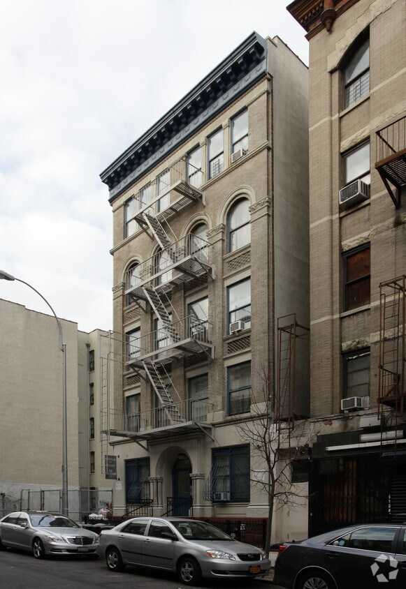Building Photo - 125 W 112th St