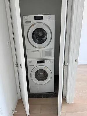 Building Photo - 208 Delancey St