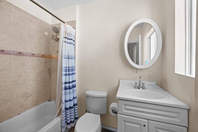 Photo - 1686 S Rimpau Blvd #PRIMARY ROOM Apartment