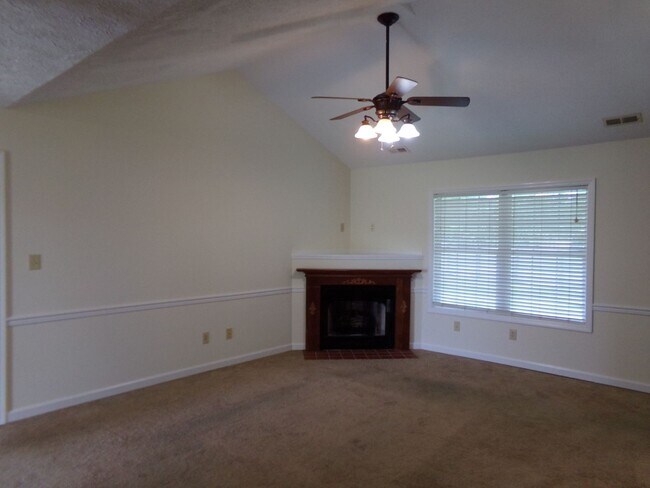 Building Photo - Just minutes from Cherry Point MCAS