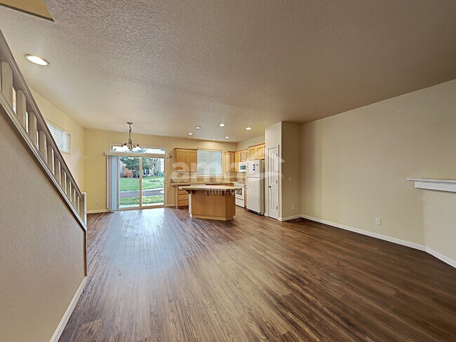 Foto del edificio - 1628 NE 10th Pl