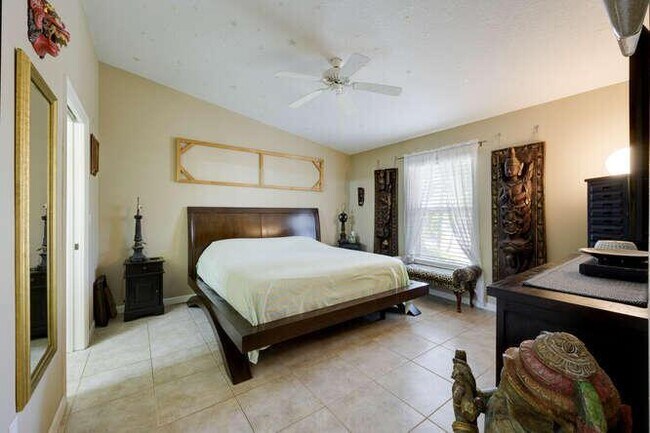 Foto del edificio - 1817 N M St