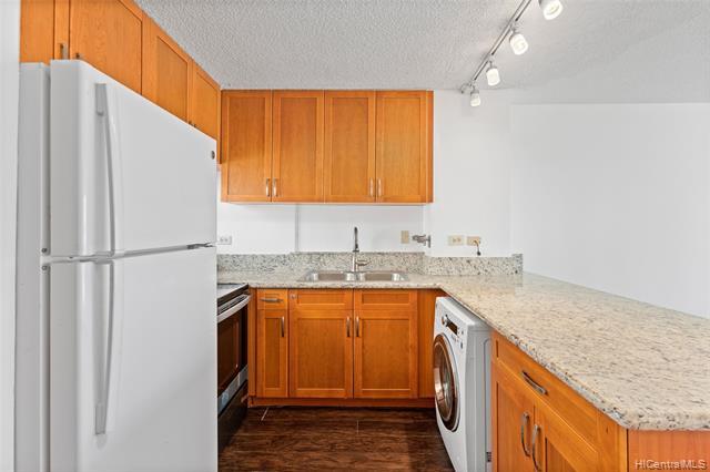 Building Photo - 2421 Ala Wai Blvd