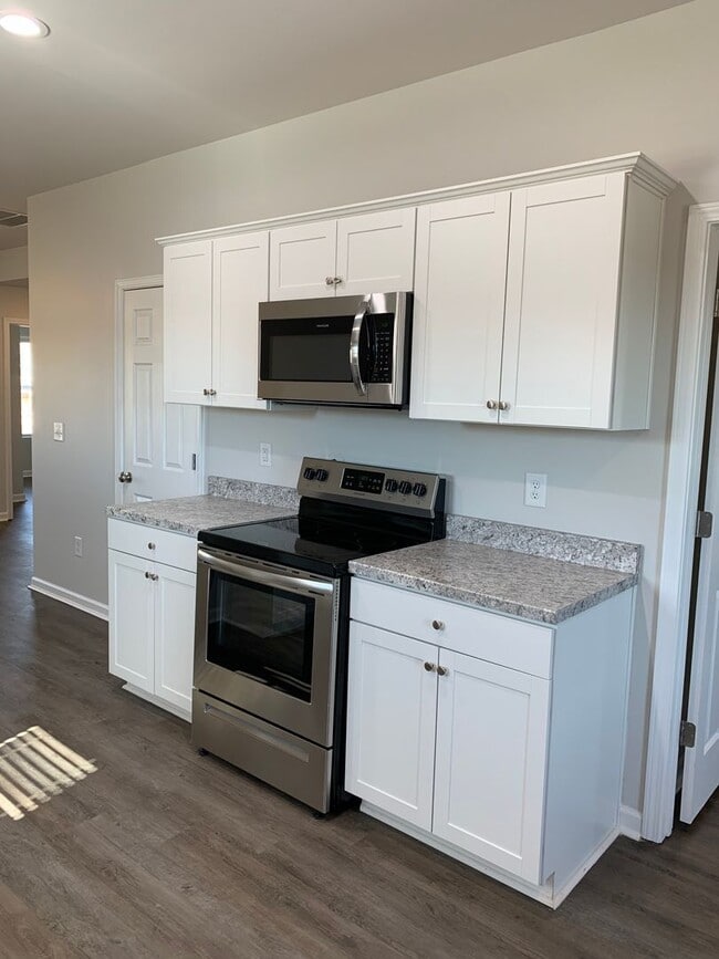 Foto del edificio - *Pre-leasing* Three Bedroom | Two Bath Hom...