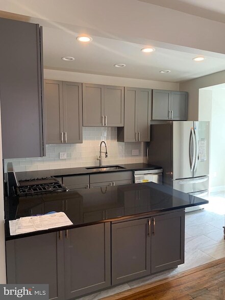 Foto del edificio - 1708 Kilbourne Pl NW
